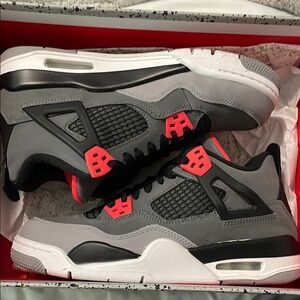 Men's Jordan 4 Retro. Dark Grey/Black/Infrared